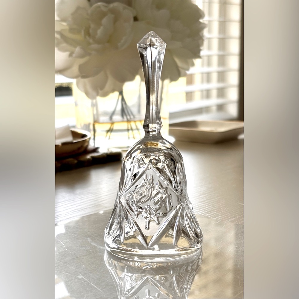Clear Crystal 🔔 Bell with Equestrian Horses 🐴🐴 and Star Design
